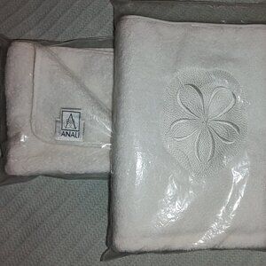 ANALI SAND DOLLAR EMBROIDERED HAND TOWEL AND SOLID WASHCLOTH 100% COTTON USA NWT